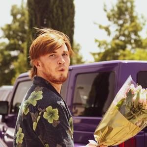 Meet your Posher, Dustin